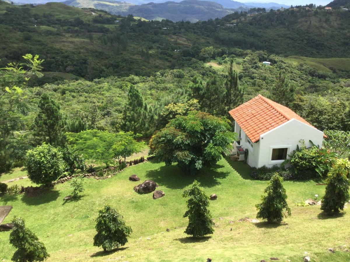 Hawk'S Nest Bed & Breakfast La Laguna de San Carlos Exterior photo